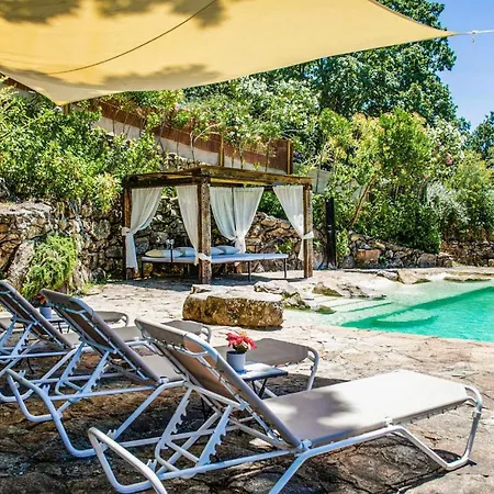 Stunning In With Wifi, 5 Bedrooms And Outdoor Swimming Pool