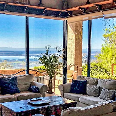 펜션 Stunning In With Wifi, 5 Bedrooms And Outdoor Swimming Pool