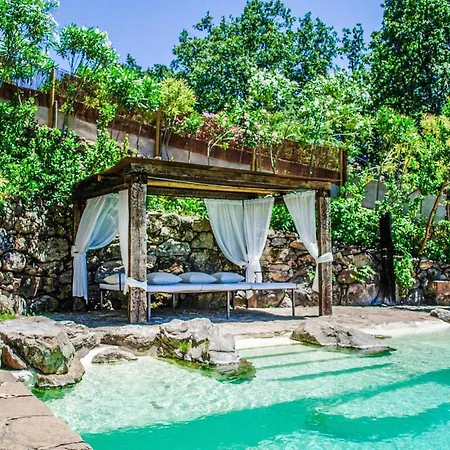 Stunning In With Wifi, 5 Bedrooms And Outdoor Swimming Pool 펜션 *