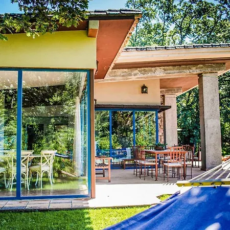 펜션 Stunning In With Wifi, 5 Bedrooms And Outdoor Swimming Pool 칸델레다