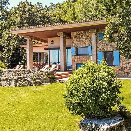 Stunning In With Wifi, 5 Bedrooms And Outdoor Swimming Pool 펜션 *