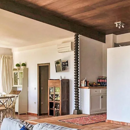 펜션 Stunning In With Wifi, 5 Bedrooms And Outdoor Swimming Pool 칸델레다