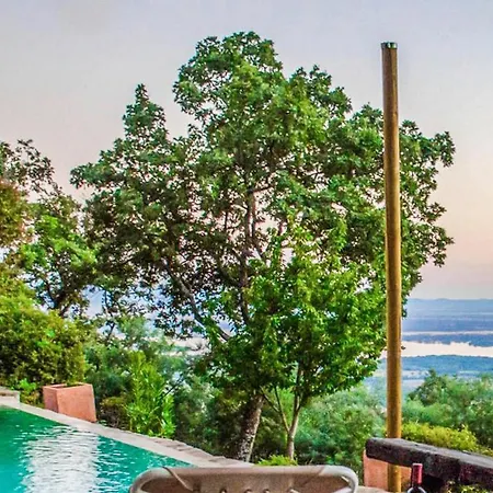 Stunning In With Wifi, 5 Bedrooms And Outdoor Swimming Pool